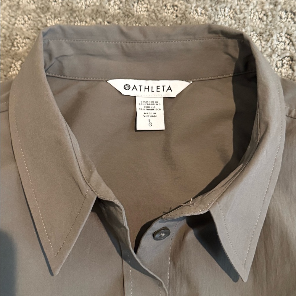 Athleta Midday Bubble Hem Shirt
Sz L Cropped button-down - Picture 5 of 7